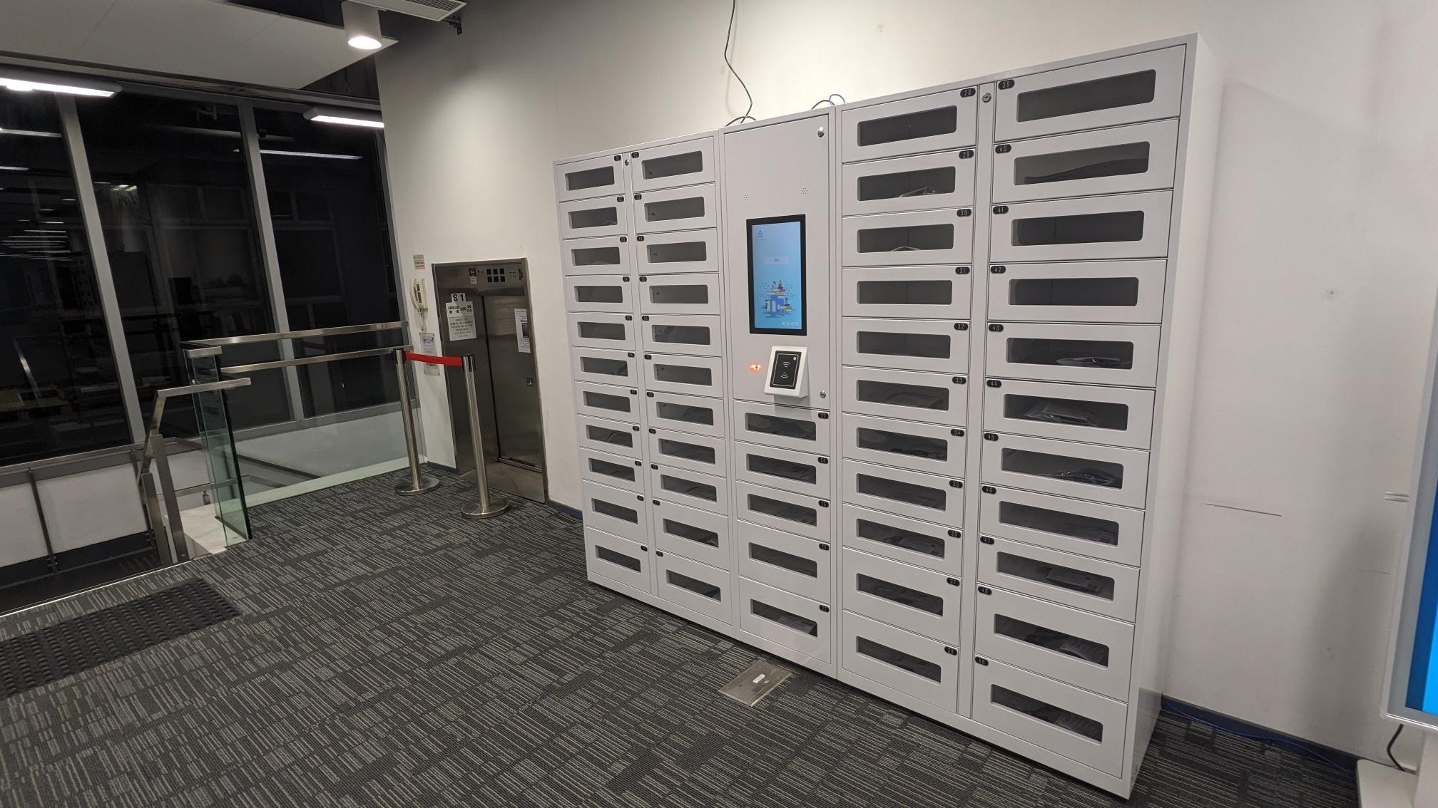 https://dhjsz4wznyh1r.cloudfront.net/files/8mauj1tte-5_FSmartLocker.jpg